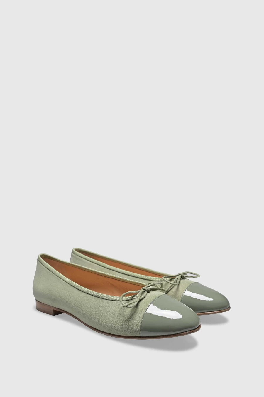 Unützer Women's Ballerina 963 Shoes in Grün - Camoscio Vernice Sage Style